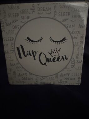 “Nap Queen” Wall Decor Sign – Cute Bedroom Aesthetic Decor